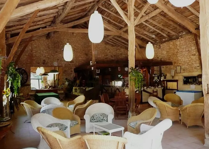 Domaene Mit Jacuzzi By Interhome 度假居 Gavaudun