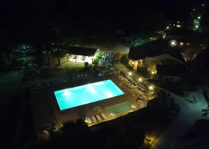 Domaene Mit Jacuzzi By Interhome 別荘